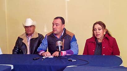 Conferencia de prensa ofrecida este martes por Bravo Piña, en El Mineral ■ FOTO: SUSANA ZACARÍAS