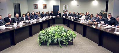 El Ejecutivo estatal se reunió con integrantes de su gabinete, a quienes pidió eficientar el ejercicio de los recursos públicos y redoblar los esfuerzos ■ FOTO: LA JORNADA ZACATECAS