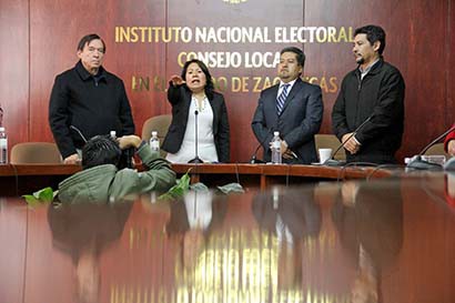 Refugio García nueva funcionaria federal electoral para la entidad, en su toma de protesta ■ FOTOS: ANDRÉS SÁNCHEZ