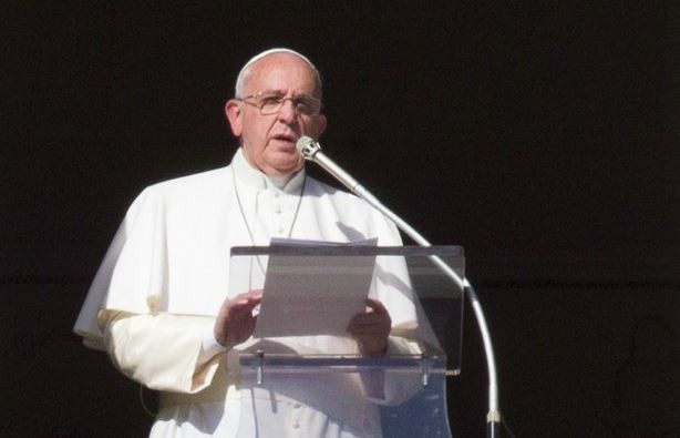 El Papa Francisco, en imagen de este domingo en El Vaticano. Foto Ap