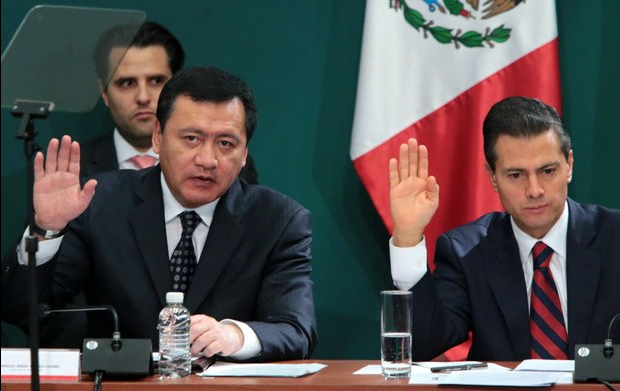 El secretario de Gobernación, Miguel Ángel Osorio Chong negó haber presentado su renuncia al presidente Enrique Peña Nieto. Foto Francisco Olvera / Archivo