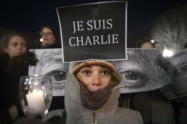 Vigilia en memoria de las víctimas del ataque al semanario francés 'Charlie Hebdo'. Foto Reuters