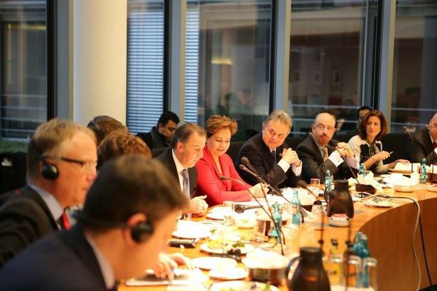 La delegación mexicana durante su encuentro con parlamentarios alemanes en Berlín. Foto SRE