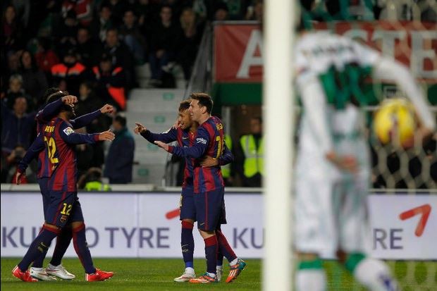 Impulsado por sendos dobletes de Neymar y Lionel Messi, el Barcelona disfrutó de una goleada por 6-0 en cancha del Elche. Foto Ap