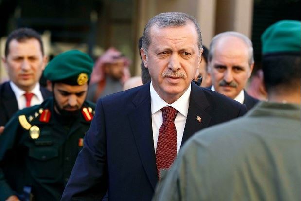 El presidente de Turquía, Recep Tayyip Erdogan, arriba a Arabia Saudita, este sábado. Foto Ap
