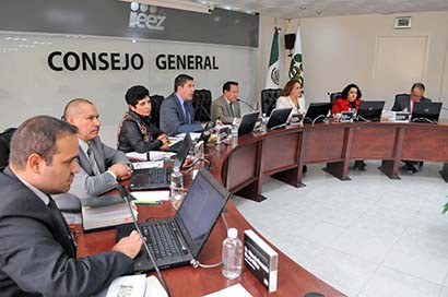 Aspecto de sesión del Consejo General del Instituto Electoral del Estado de Zacatecas ■ foto: La Jornada Zacatecas
