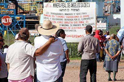 Imagen de archivo de la toma de instalaciones de la mina, realizada en junio de 2013 por trabajadores y sus familias ■ FOTO: LA JORNADA ZACATECAS