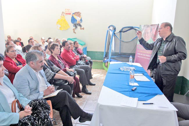 Presentación del libro Podemos lograr más. Una visión para el desarrollo, en el municipio de Guadalupe ■ foto: andrés sánchez