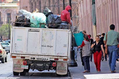Una de las vertientes del Programa Nacional de Prevención y Gestión Integral de Residuos es la renovación de camiones recolectores ■ FOTO: LA JORNADA ZACATECAS