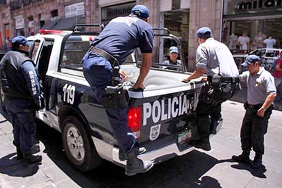 Se reportaron tres asaltos a mano armada en comercios de la ciudad de Zacatecas, informó la Preventiva. Aspecto de rondines efectuados en el Centro Histórico ■ FOTO: MIGUEL ÁNGEL NÚÑEZ