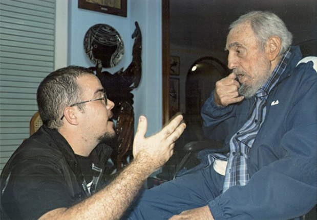 El líder de la Federación Estudiantil Universitaria, Randy Perdomo, en encuentro con Fidel Castro el viernes 23 de enero, según el artículo que publicó en 'Granma'. Foto Reuters