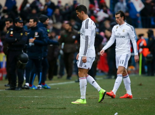 Cristiano Ronaldo y Gareth Bale tras la derrota 4-0 ante el Atlético de Madrid. Foto Reuters