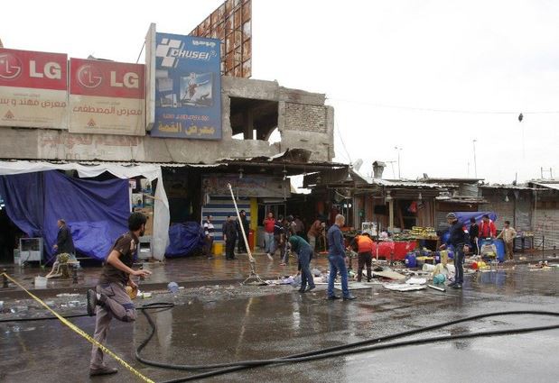 Un barrio de Bagdad tras la explosión de un coche bomba, este sábado. Foto Reuters