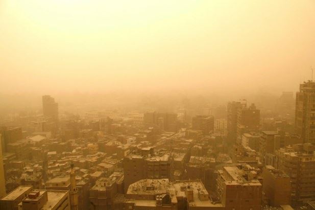 Vista general de El Cairo durante la tormenta de arena. Foto Reuters