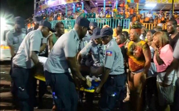 Al menos 16 personas murieron la noche del lunes en el carnaval de Haití. Foto Reuters