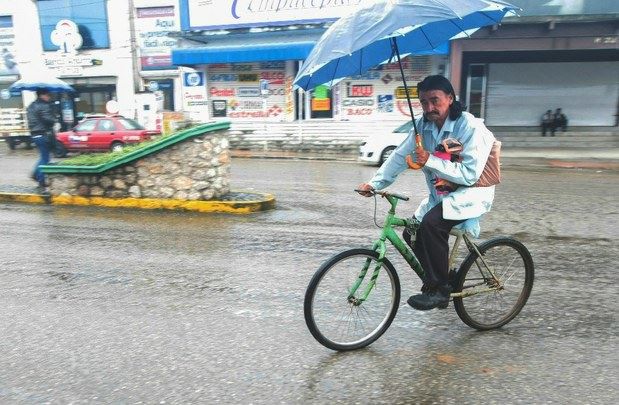 La entrada de humedad del Océano Pacífico y Golfo de México originará lluvias menores a 25 mm en localidades de Veracruz, Oaxaca, Chiapas, Tabasco, Yucatán y Quintana Roo. Foto Cuartoscuro