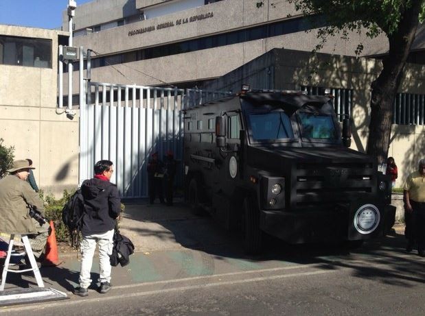 Vigilancia en las instalaciones de la Seido tras la captura de Servando Gómez, alias 'La Tuta'. Foto: La Jornada