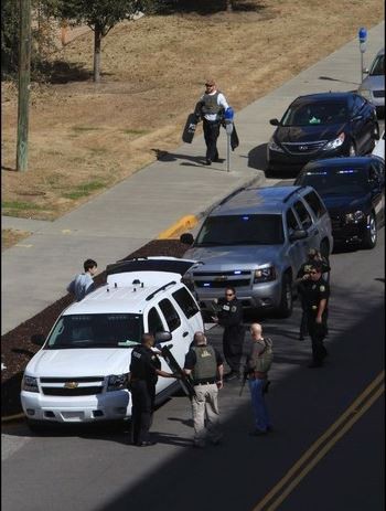 La universidad de Carolina del Sur fue cercada el jueves luego de reportes de que se había producido un tiroteo en la facultad de medicina. Foto Ap