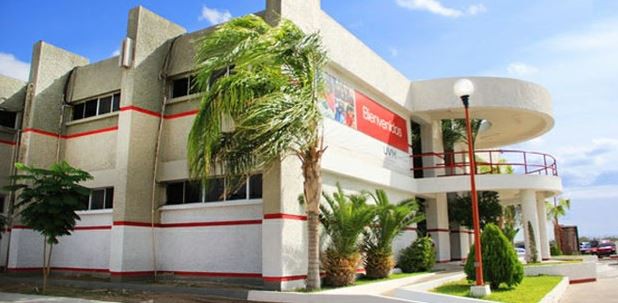 Fachada del campus de la Universidad del Valle de México, campus Nuevo Laredo. Foto tomada de www.universidaduvm.mx