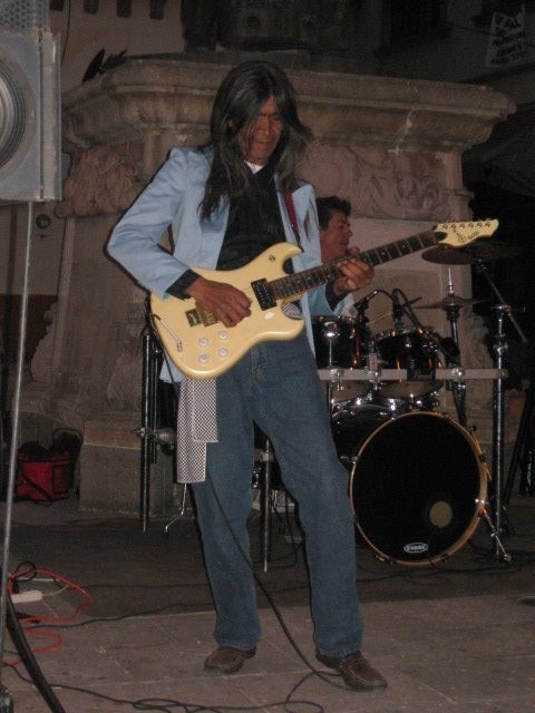 Gustavo Rangel, enorme guitarrista de Excalibur, en su visita a Zacatecas