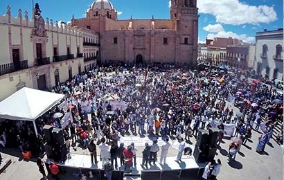 Los manifestantes realizaron un mitin en Plaza de Armas ■ foto: MIGUEL áNGEL NúÑEZ
