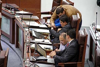 Aspectos de la sesión de la 61 Legislatura ■ fotos: andrés sánchez