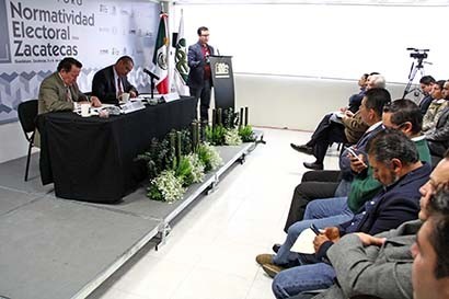 Concluyeron las actividades del primer Foro de Normatividad Electoral para Zacatecas, en el que participaron diversos sectores académicos, políticos y comiciales ■ foto: andrés sánchez
