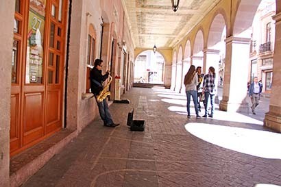 Aspectos del Portal de Rosales, en el Centro Histórico de la capital zacatecana ■ FOTO: ANDRÉS SÁNCHEZ