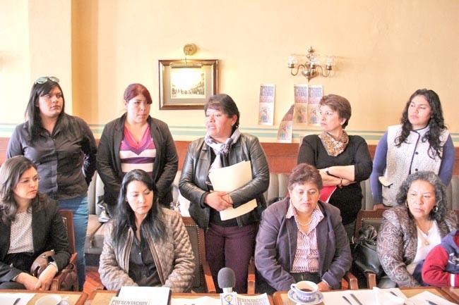Feministas y académicas elaboran el Informe Alterno de Zacatecas, a revisarse el próximo 7 de junio en la ONU, y que será entregado en el Senado ■ foto: andrés sánchez