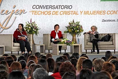 Aspecto del conversatorio Techos de cristal y mujeres contemporáneas, organizado por la Secretaría de las Mujeres (Semujer) ■ FOTO: ANDRÉS SÁNCHEZ