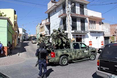 Julio César Chávez asegura que enfrentamientos como el de este domingo se derivan de los operativos de seguridad que realizan las policías Municipal y la Estatal con conjunto con el Ejército ■ foto: La Jornada Zacatecas