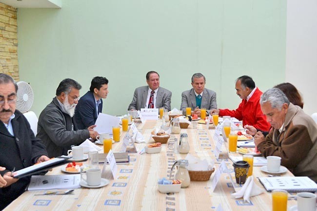 Reunión de los integrantes de la Junta de Gobierno del IZEA ■ FOTO: LA JORNADA ZACATECAS