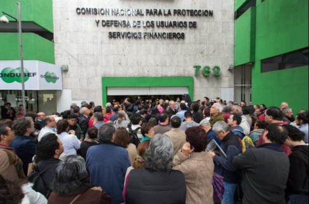 Inversionistas defraudados por Ficrea, en una manifestación frente a la Condusef, en diciembre pasado. Foto: Pablo Ramos