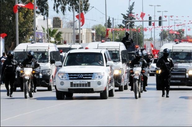 Túnez. Elementos de seguridad resguardan una marcha nacional contra el terrorismo en Túnez, a la que el presidente Beji Caid Essebsi invitó a líderes mundiales como los presidentes de Palestina y Francia, Mahmoud Abbas y Francoise Hollande, respectivamente, a participar. Foto: Xinhua