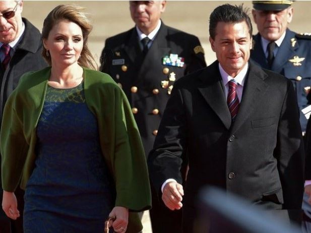 Enrique Peña Nieto y su esposa Angélica Rivera, a su llegada a Londres para una visita de Estado, el pasado 2 de marzo. Foto Xinhua