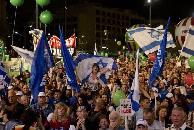 La concentración del sábado en la Plaza Rabin es la mayor hasta ahora en la antesala de las elecciones. Foto Ap