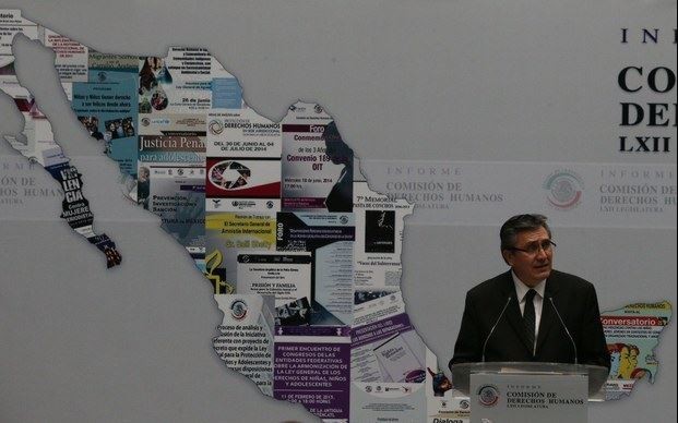 El 'ombudsman' Luis Raúl González acudió a la presentación del informe de la Comisión de DH del Senado. Foto: La Jornada