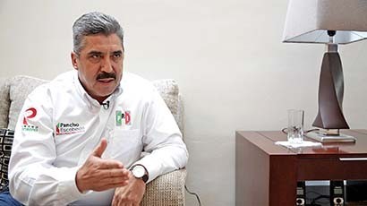 Francisco Escobedo, candidato a diputado federal por el Distrito 2, en entrevista para La Jornada Zacatecas ■ FOTOS: MIGUEL ÁNGEL NÚÑEZ