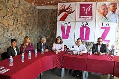 En conferencia de prensa fueron presentados los abanderados del Partido Humanista para las elecciones a diputados federales ■ foto: andrés sánchez