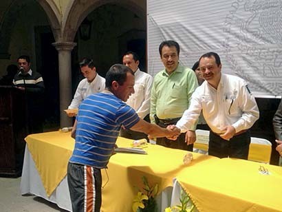 El evento se efectuó en el patio central de la presidencia municipal ■ foto: la jornada zacatecas