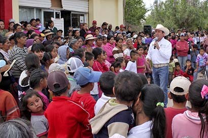 Medrano Quezada convocó a pobladores del campo fresnillense para que acudan a las urnas el próximo 7 de junio ■ foto: La Jornada Zacatecas