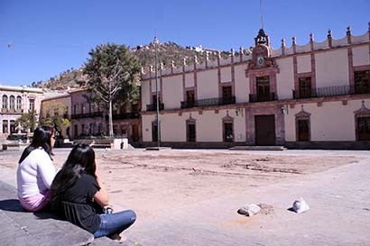 Aspectos de la Plaza de Armas, hoy en día ■ FOTOS: LA JORNADA ZACATECAS