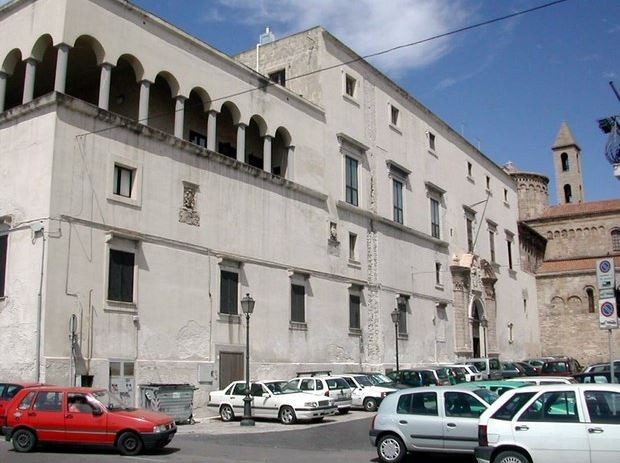La curia de Taranto. Imagen tomada de la página corrieredelmezzogiorno.corriere.it