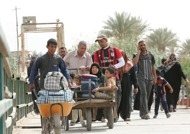 Desplazados de Ramadi por la violencia del Estado Islámico, regresan a sus hogares. Foto Ap