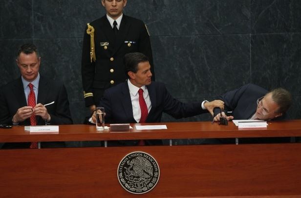 El presidente Enrique Peña Nieto dijo que “el mundo en general sí ve a México, está en boca de muchos y se habla bien del país” porque se afianza como un destino confiable para la inversión. Foto: La Jornada