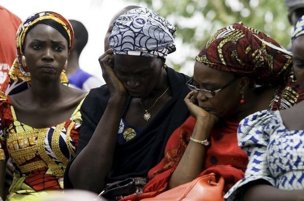 Personas de la ciudad de Abuya durante el aniversario del secuestro de 276 estudiantes de una escuela secundaria de Chibok. Foto Reuters