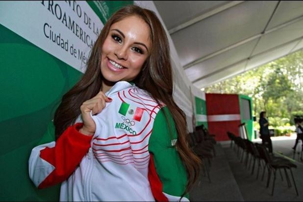 La atleta mexicana, Paola Longoria, conquista el oro en los Panamericanos de Racquetbol. Foto tomada de la cuenta de Twitter @paolalongoria