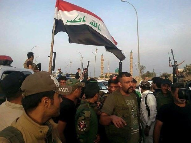 Las fuerzas de seguridad iraquí y combatientes tribales se reúnen en Ramadi, previo a un ataque contra el Estado Islámico. Foto Ap