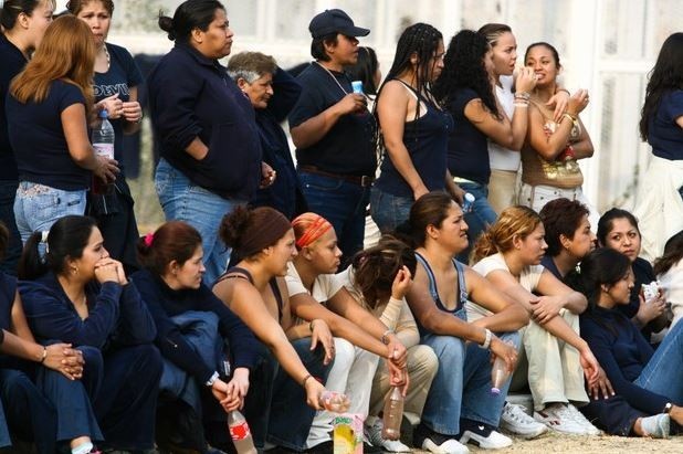Internas del Reclusorio Femenil de Santa Martha Acatitla observan un encuentro deportivo amistoso. Foto: Cuartoscuro / archivo