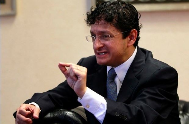 El secretario de la Función Paública, Virgilio Andrade en entrevista con 'La Jornada'. Foto: La Jornada